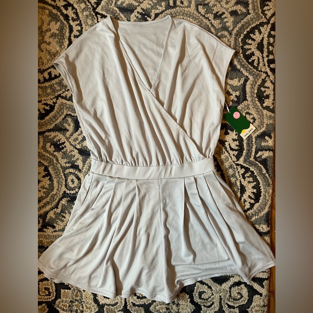 HALARA Light Gray/Cream Wrap-Style Romper
